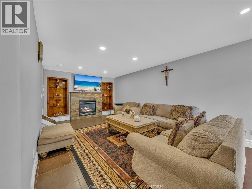 2848 Southridge, Windsor, ON - Indoor With Fireplace