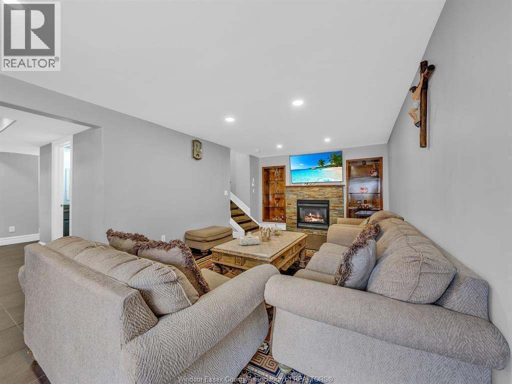 2848 Southridge, Windsor, ON - Indoor Photo Showing Living Room With Fireplace