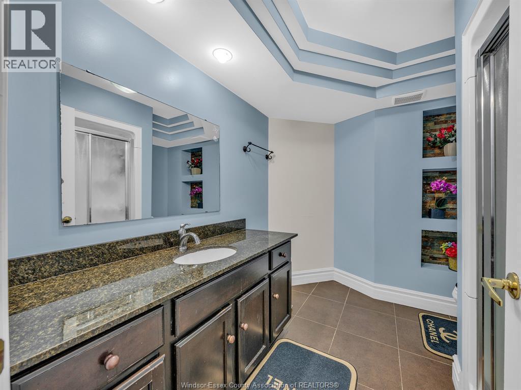 2848 Southridge, Windsor, ON - Indoor Photo Showing Bathroom