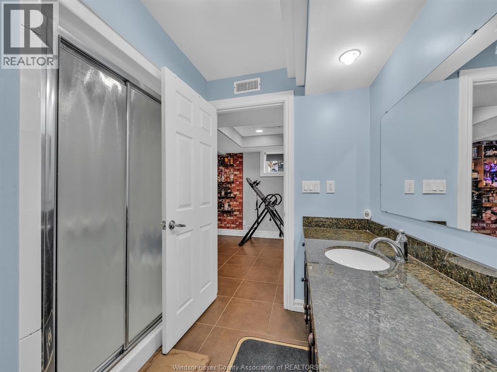 2848 Southridge, Windsor, ON - Indoor Photo Showing Bathroom