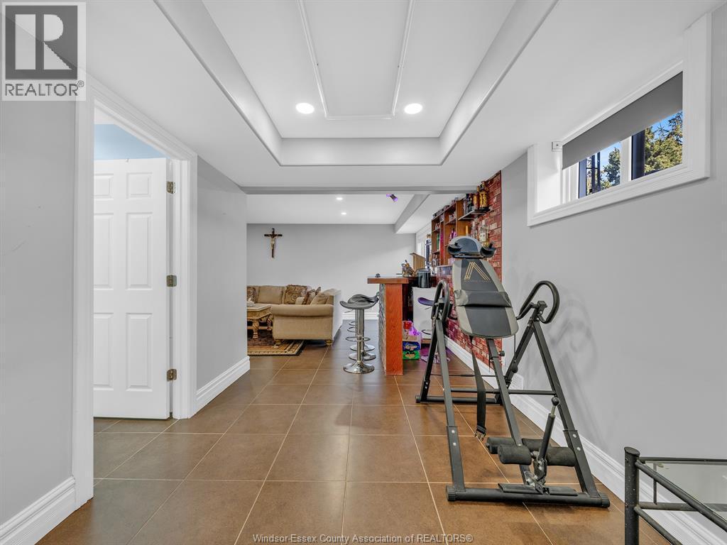 2848 Southridge, Windsor, ON - Indoor Photo Showing Gym Room