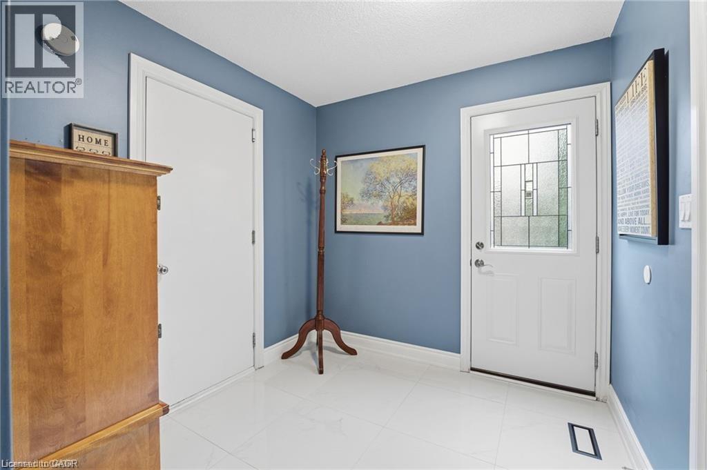 Mudroom with both side entry and garage entry - 668 Tomahawk Crescent, Ancaster, ON - Indoor Photo Showing Other Room