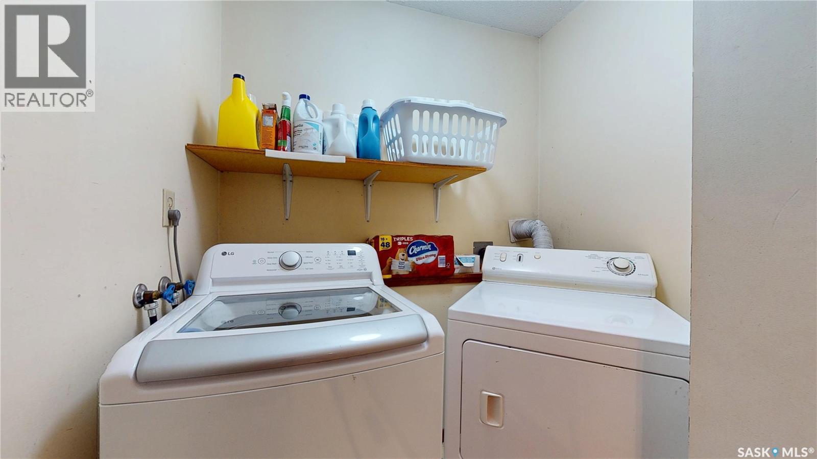 114 Windfield Road, Regina, SK - Indoor Photo Showing Laundry Room
