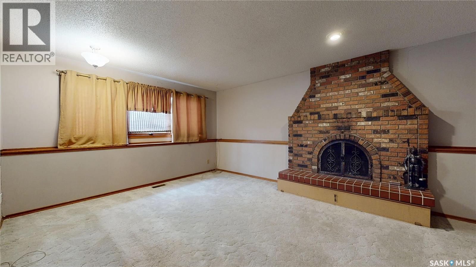 114 Windfield Road, Regina, SK - Indoor With Fireplace