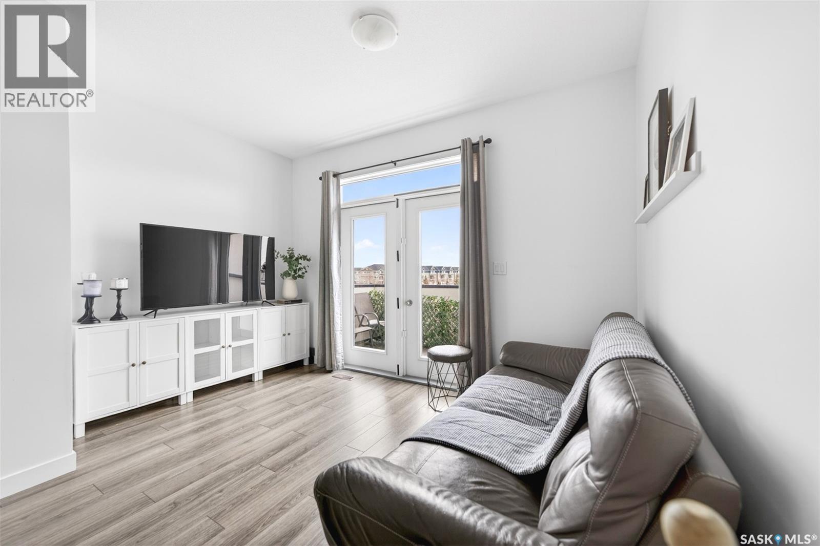 5501 Norseman Crescent, Regina, SK - Indoor Photo Showing Living Room