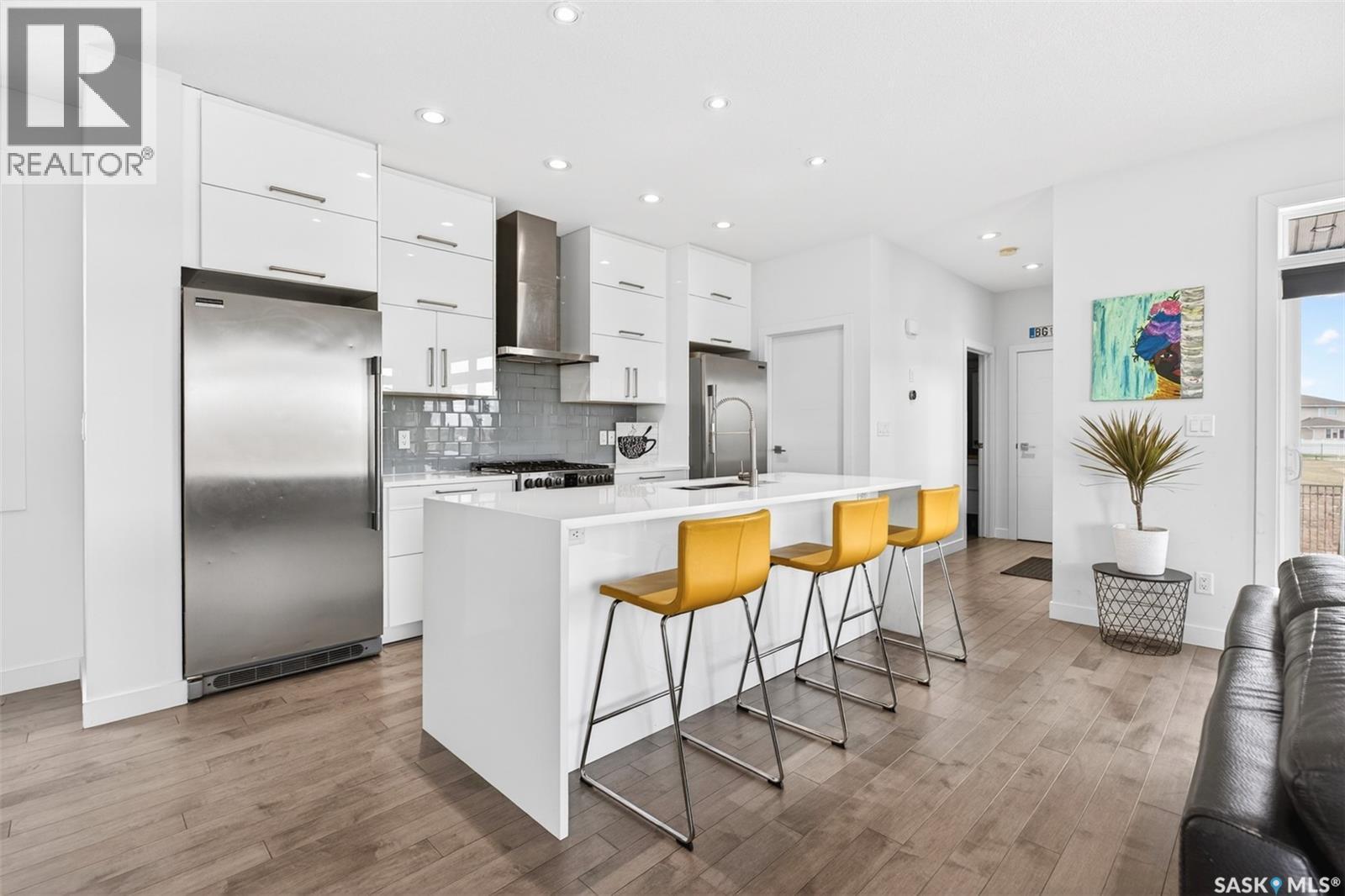 5501 Norseman Crescent, Regina, SK - Indoor Photo Showing Kitchen With Upgraded Kitchen