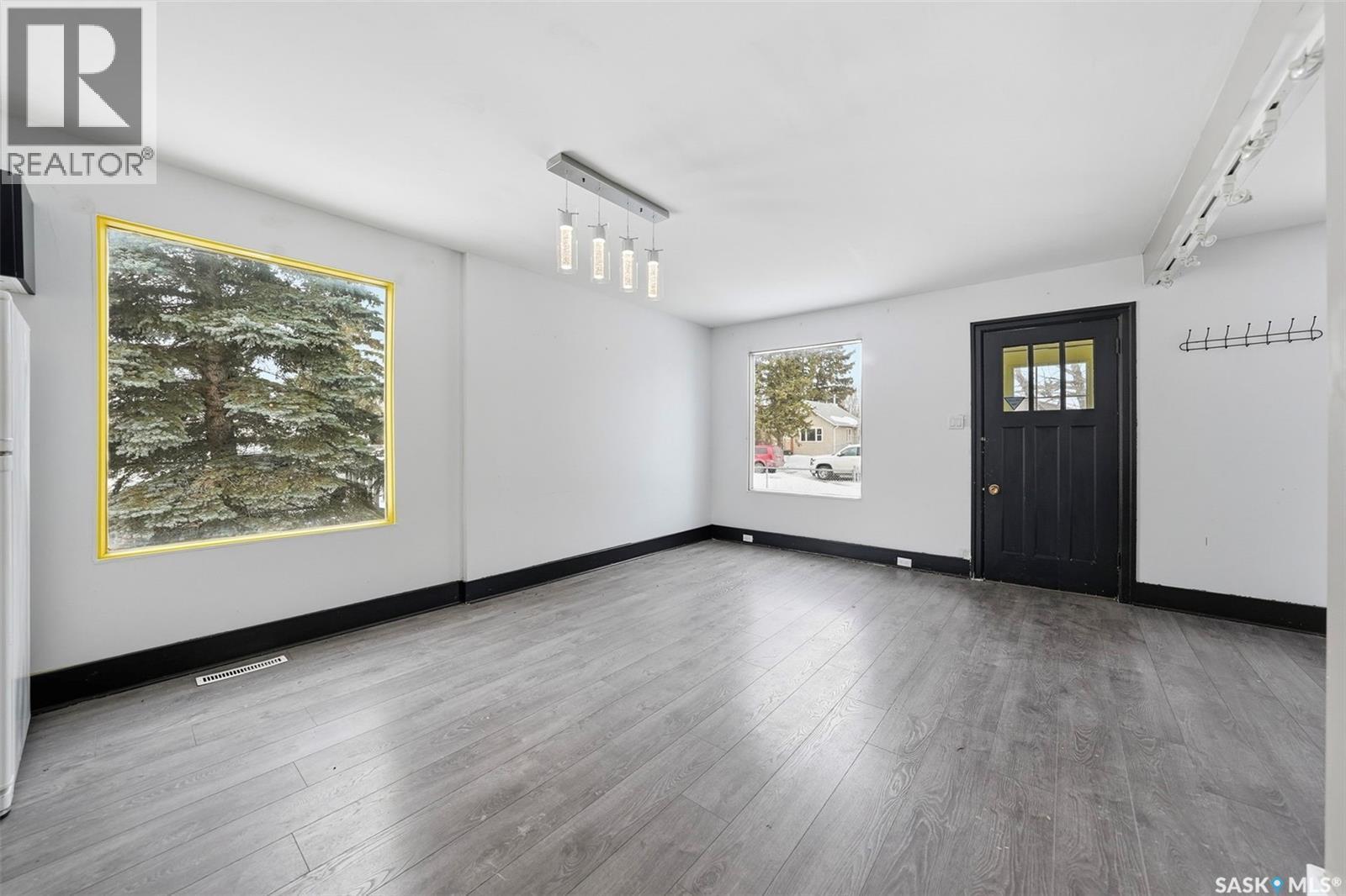 537 7Th Street E, Prince Albert, SK - Indoor