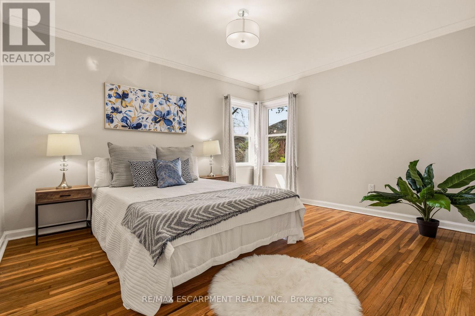 31 Cameron Avenue, Hamilton, ON - Indoor Photo Showing Bedroom