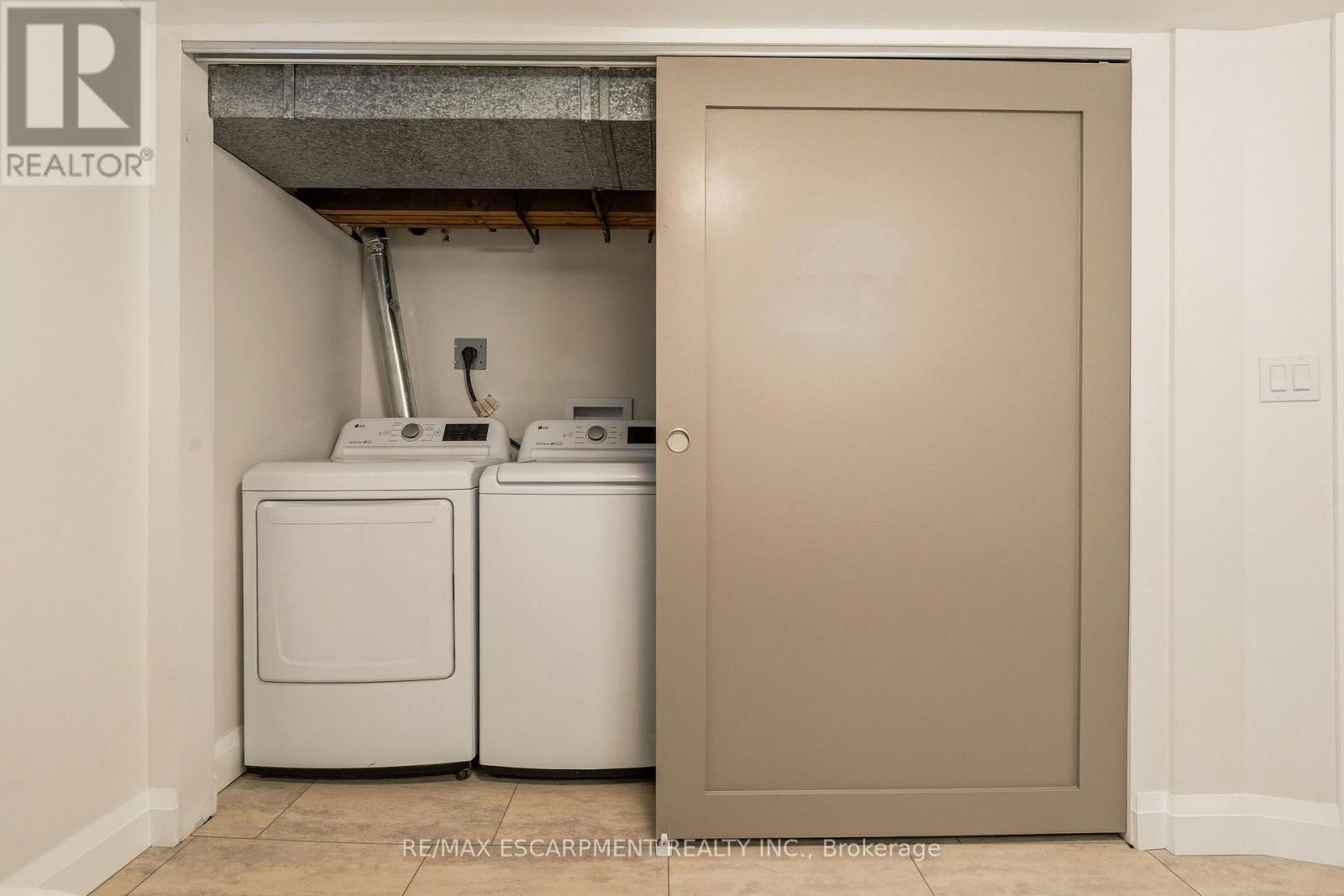 31 Cameron Avenue, Hamilton, ON - Indoor Photo Showing Laundry Room