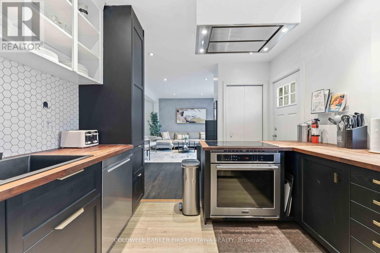 260 Keyworth Avenue, Ottawa, ON - Indoor Photo Showing Kitchen