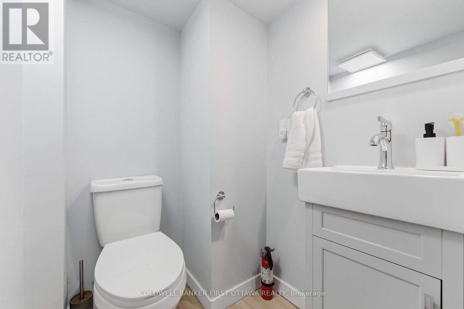 260 Keyworth Avenue, Ottawa, ON - Indoor Photo Showing Bathroom