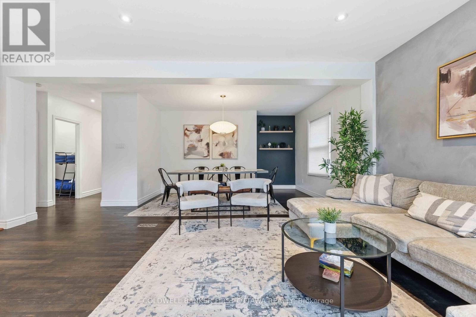 260 Keyworth Avenue, Ottawa, ON - Indoor Photo Showing Living Room