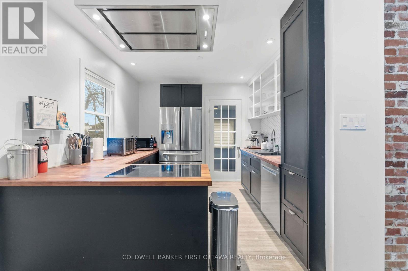 260 Keyworth Avenue, Ottawa, ON - Indoor Photo Showing Kitchen