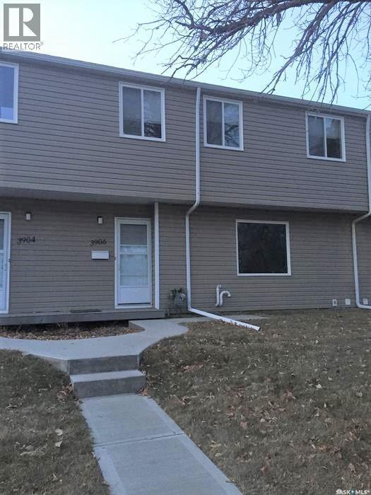 3906 Castle Road, Regina, SK - Outdoor With Exterior