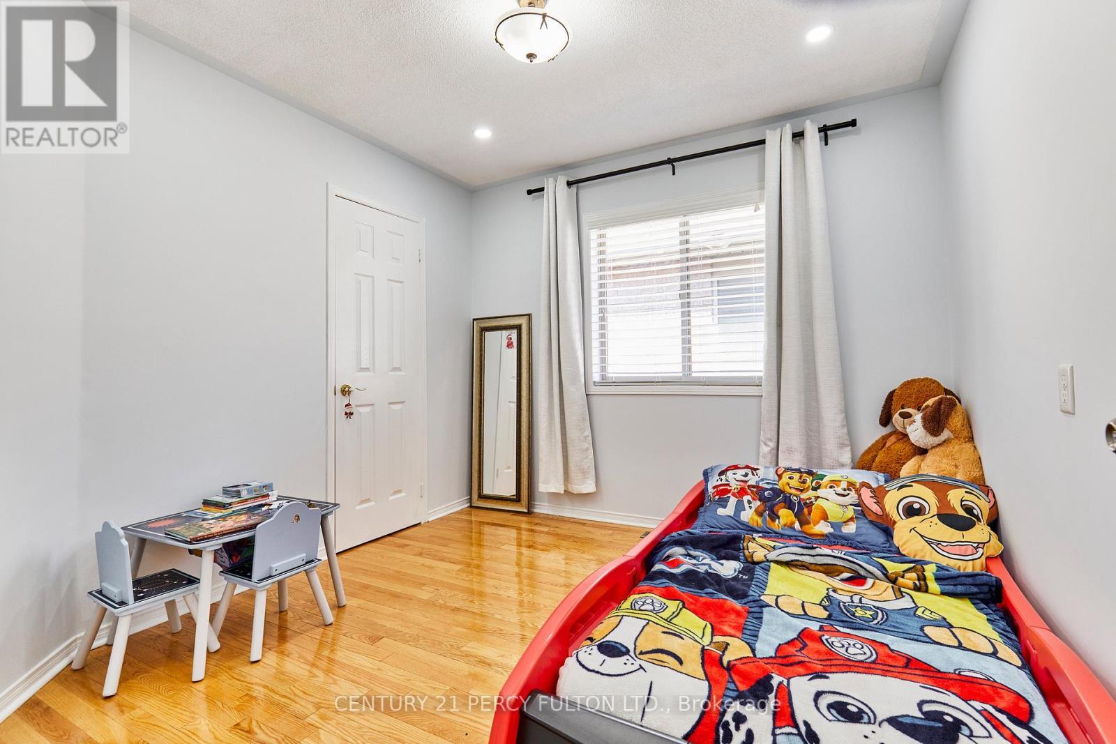 483 Ormond Drive, Oshawa, ON - Indoor Photo Showing Bedroom