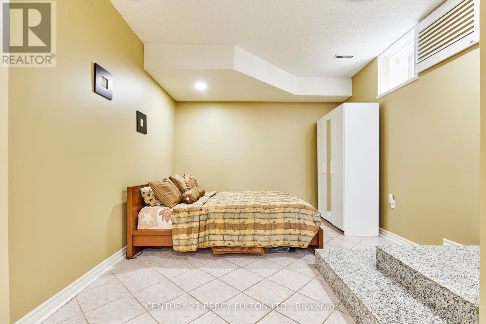 483 Ormond Drive, Oshawa, ON - Indoor Photo Showing Bedroom