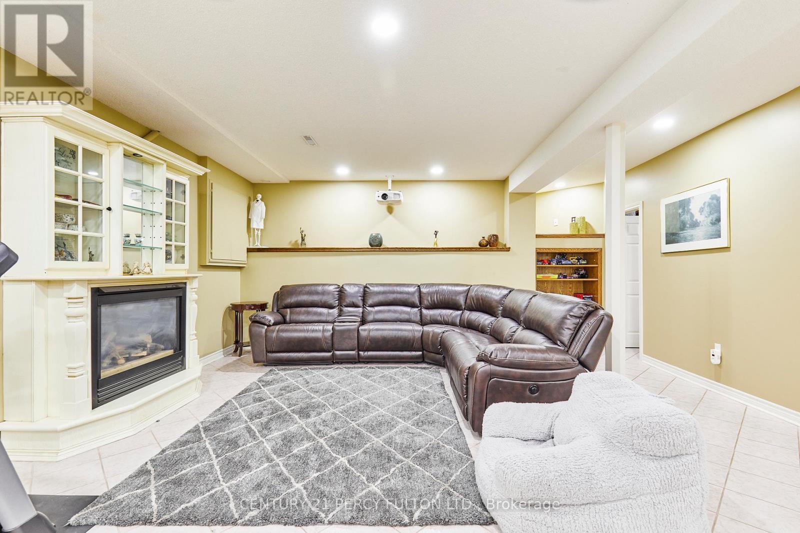 483 Ormond Drive, Oshawa, ON - Indoor Photo Showing Living Room With Fireplace