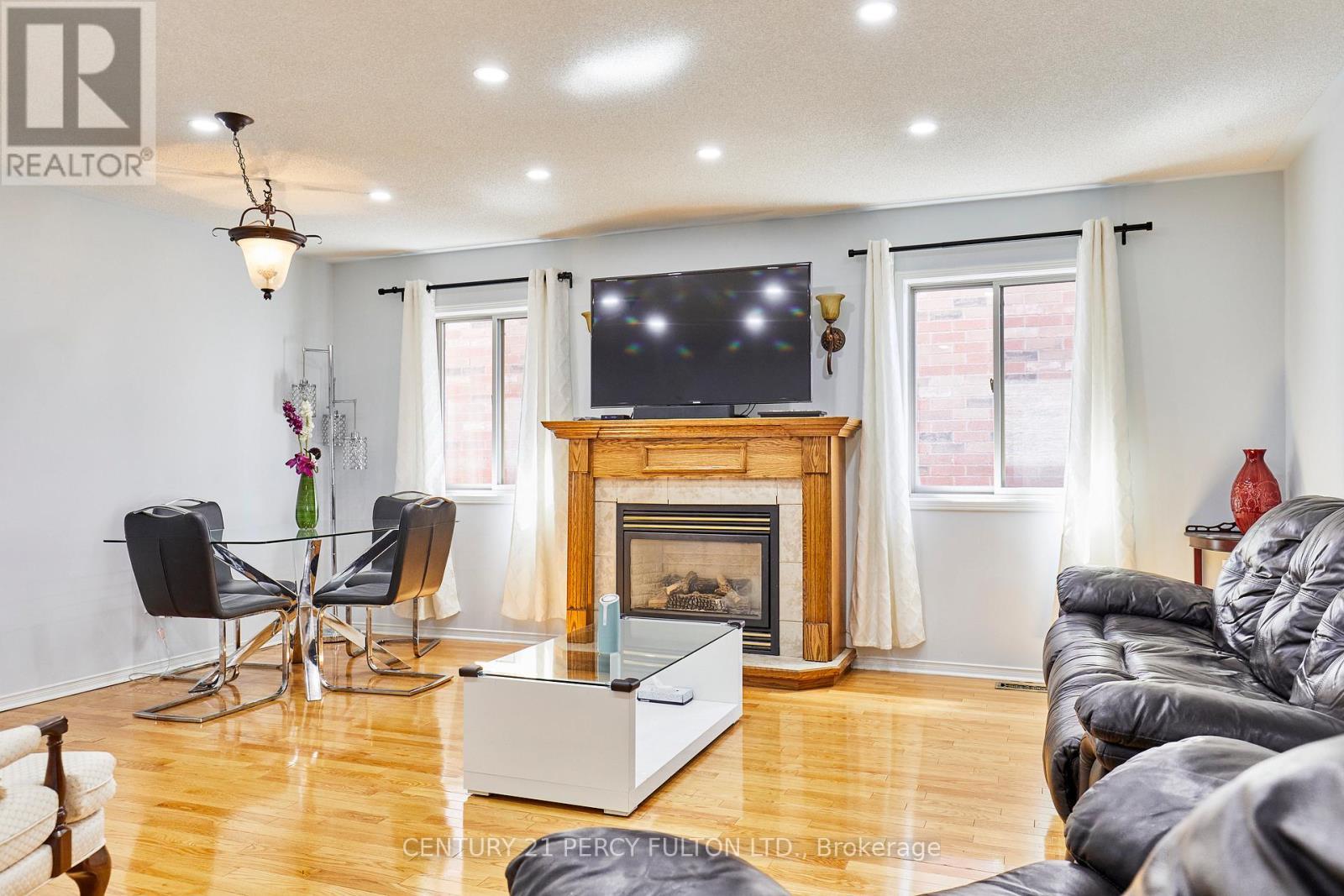 483 Ormond Drive, Oshawa, ON - Indoor Photo Showing Living Room With Fireplace