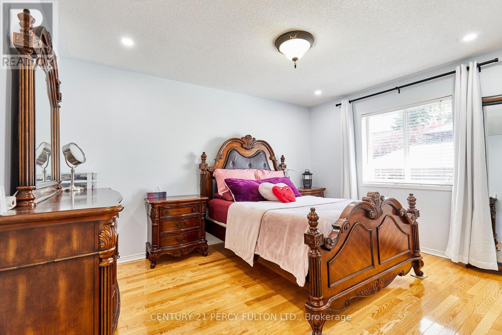 483 Ormond Drive, Oshawa, ON - Indoor Photo Showing Bedroom
