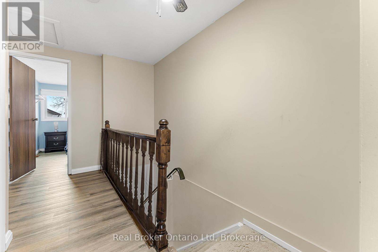 8 - 5982 Dunn Street, Niagara Falls (Arad/Fallsview), ON - Indoor Photo Showing Other Room