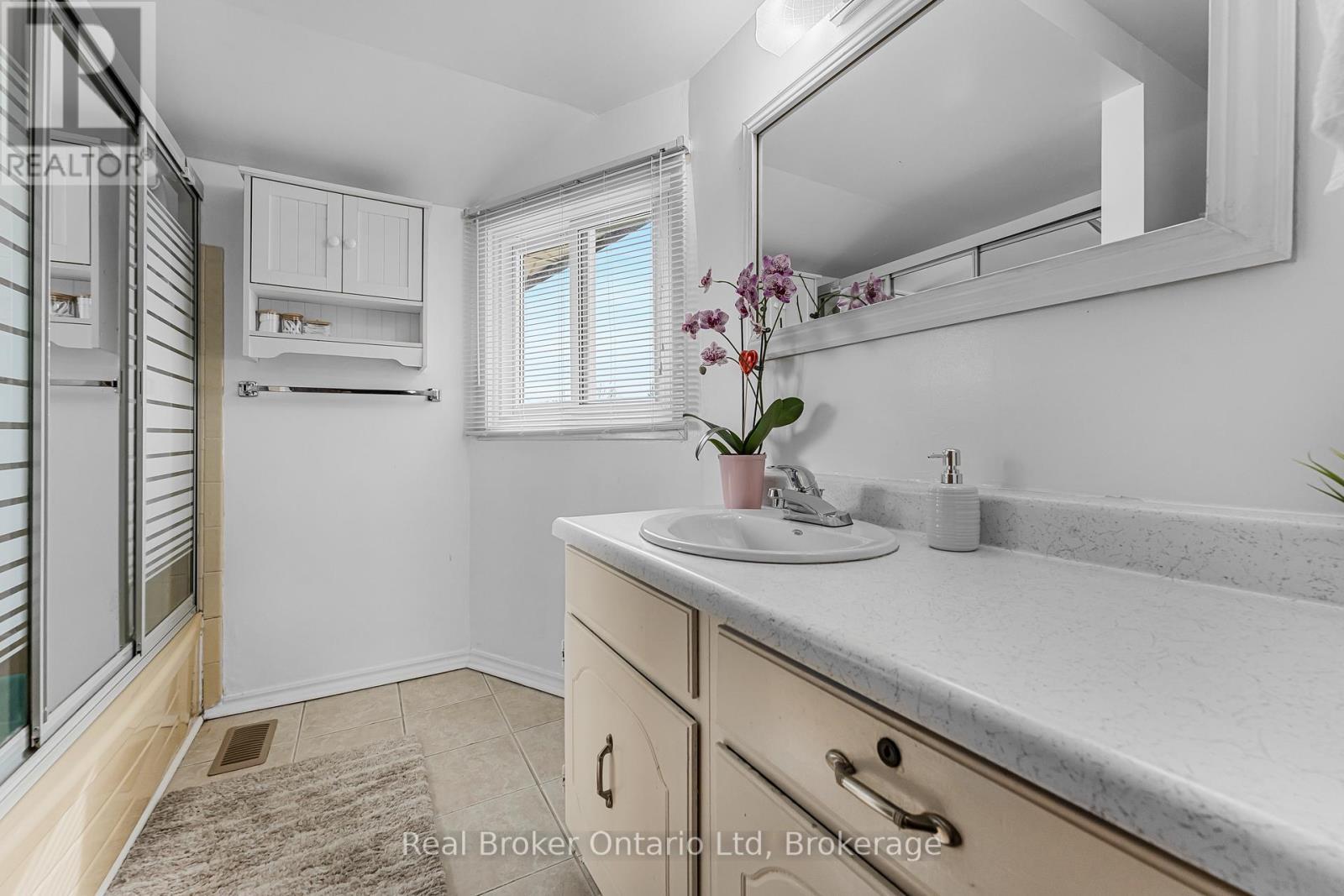 8 - 5982 Dunn Street, Niagara Falls (Arad/Fallsview), ON - Indoor Photo Showing Bathroom