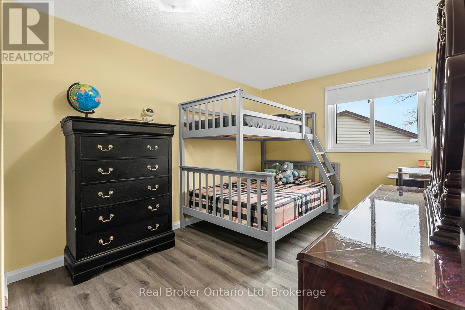 8 - 5982 Dunn Street, Niagara Falls (Arad/Fallsview), ON - Indoor Photo Showing Bedroom