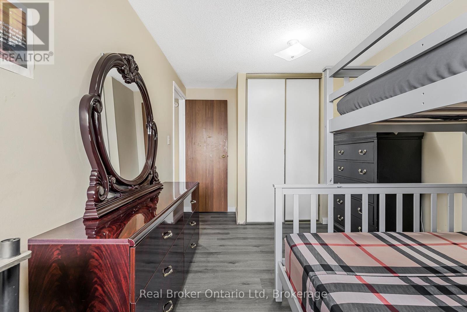 8 - 5982 Dunn Street, Niagara Falls (Arad/Fallsview), ON - Indoor
