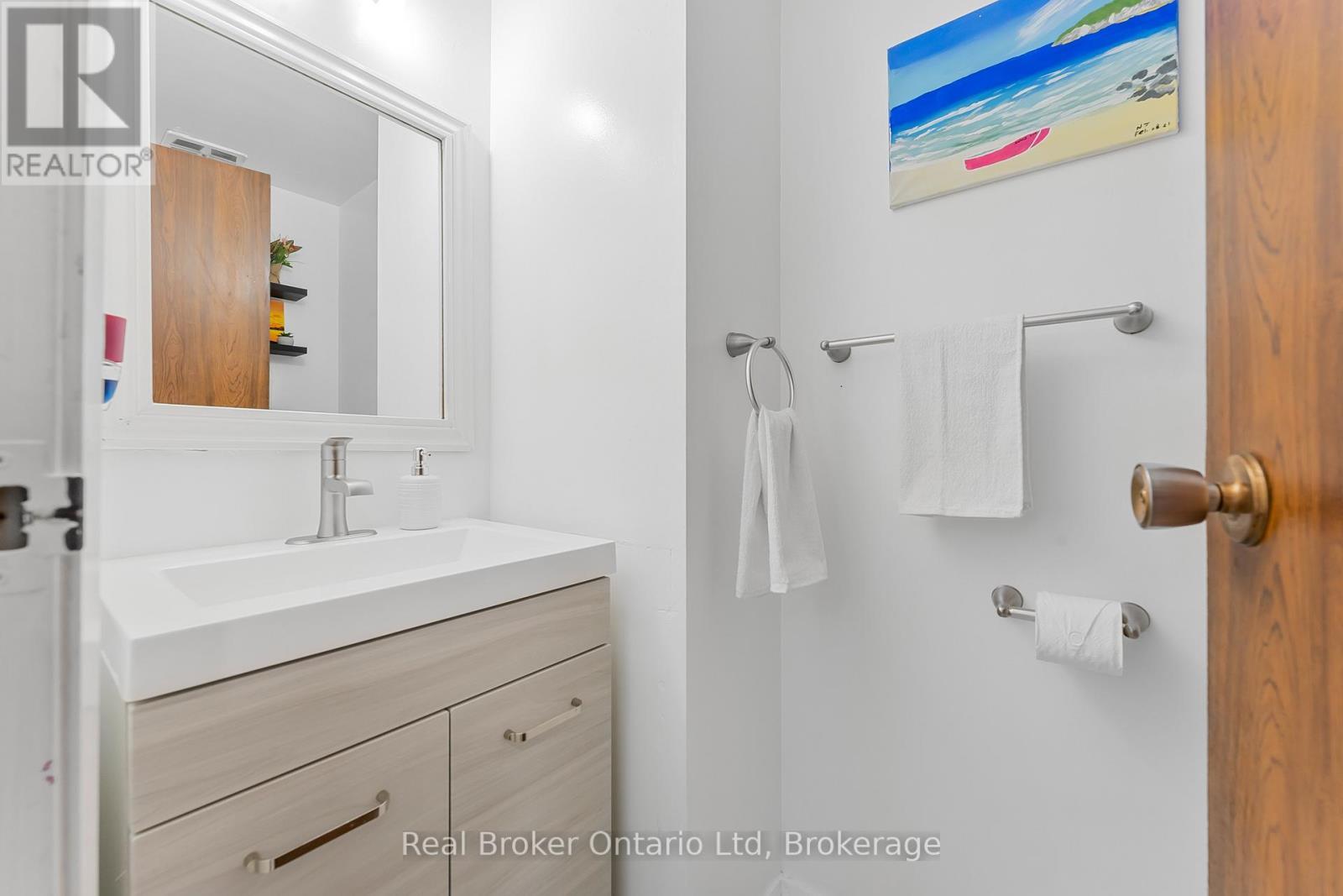8 - 5982 Dunn Street, Niagara Falls (Arad/Fallsview), ON - Indoor Photo Showing Bathroom