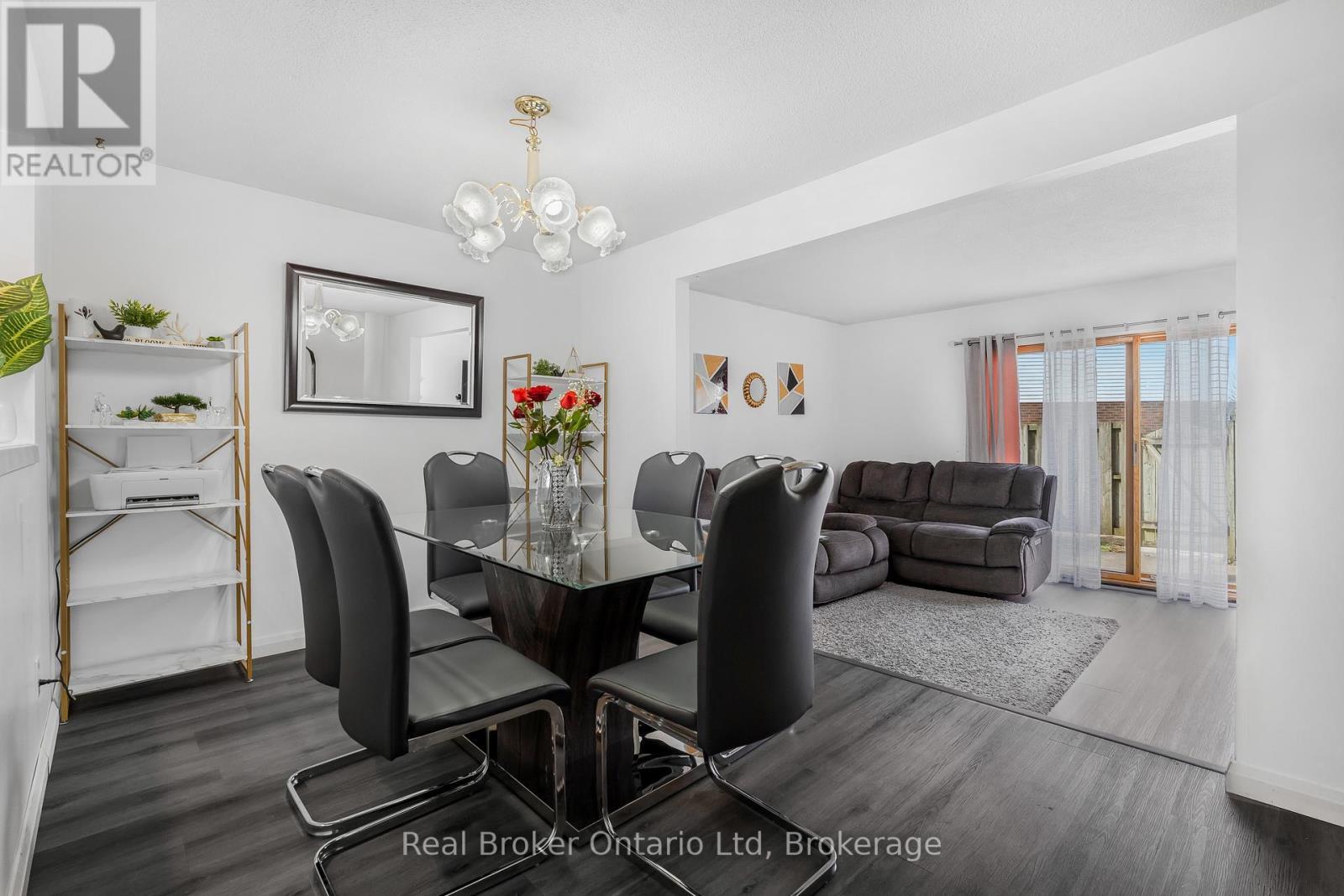 8 - 5982 Dunn Street, Niagara Falls (Arad/Fallsview), ON - Indoor Photo Showing Dining Room