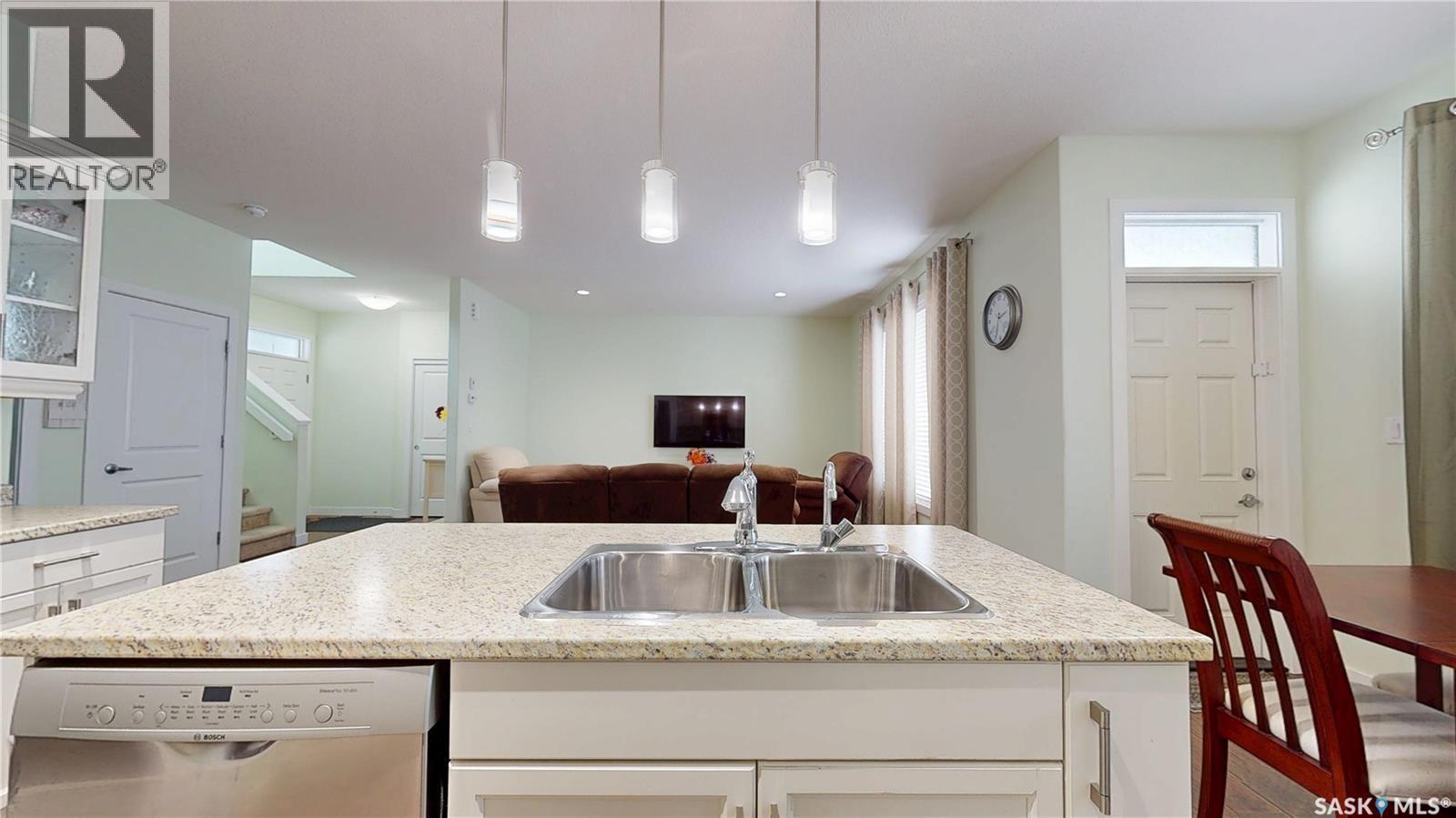 2632 Makowsky Crescent, Regina, SK - Indoor Photo Showing Kitchen With Double Sink