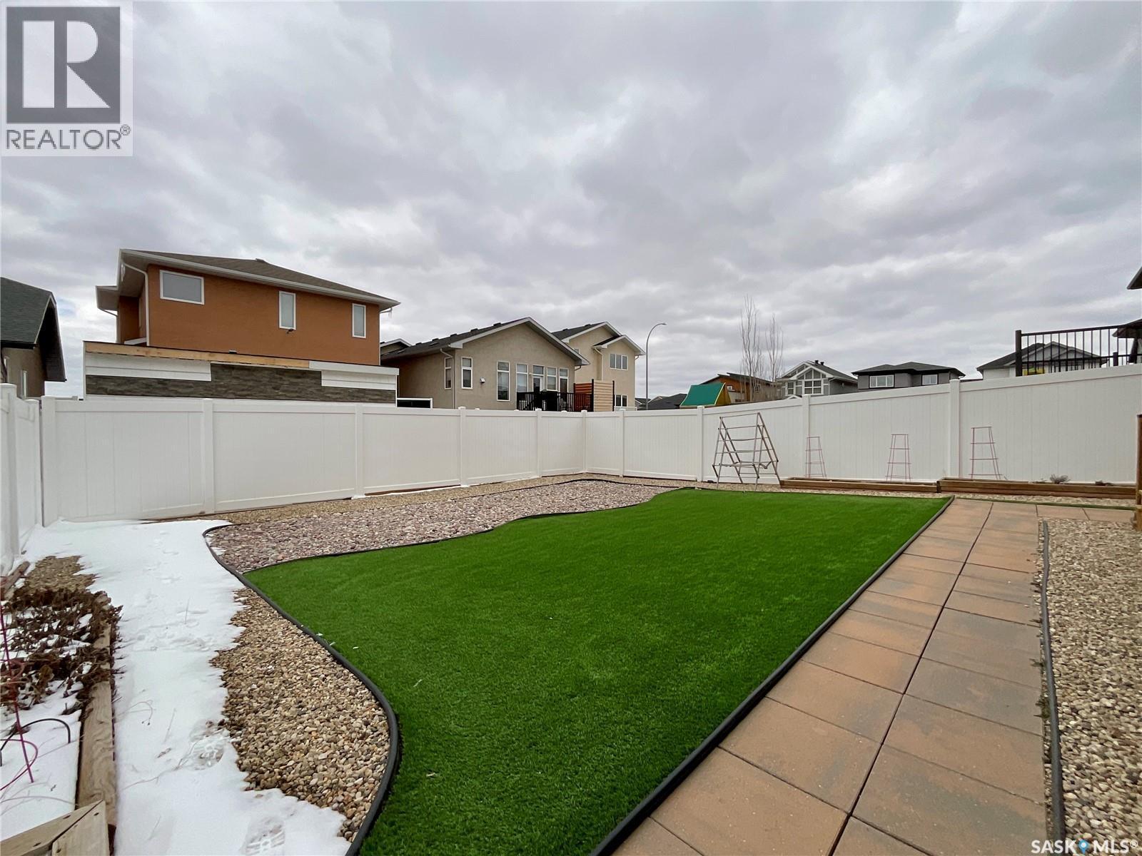 2632 Makowsky Crescent, Regina, SK - Outdoor
