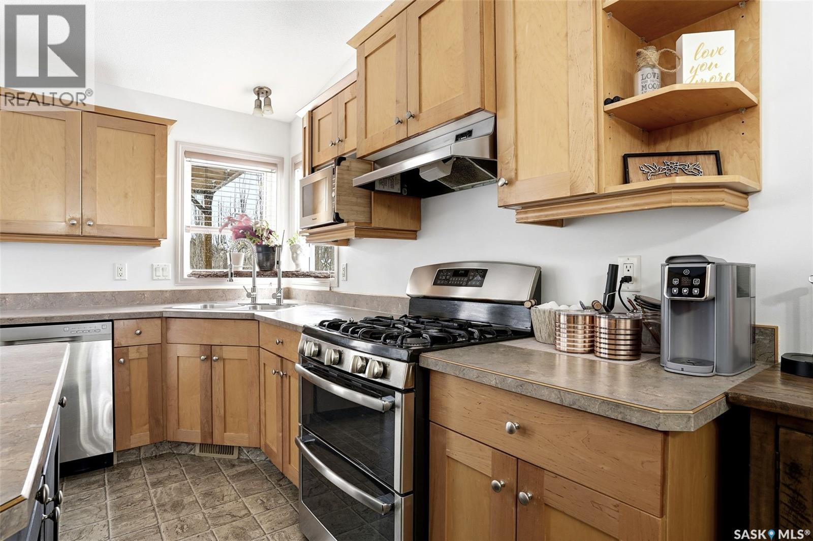 2839 Sunninghill Crescent, Regina, SK - Indoor Photo Showing Kitchen