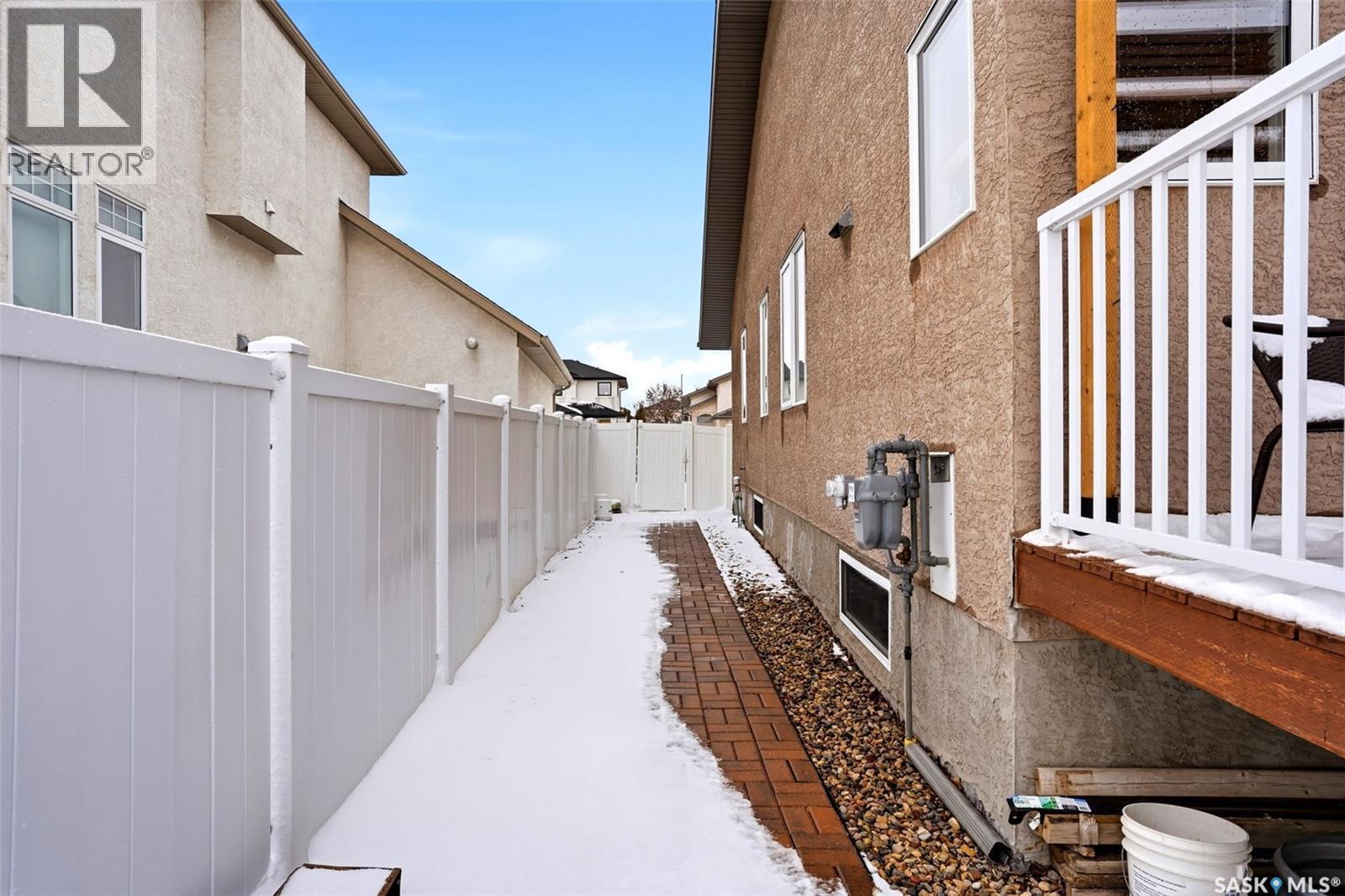 2839 Sunninghill Crescent, Regina, SK - Outdoor With Exterior