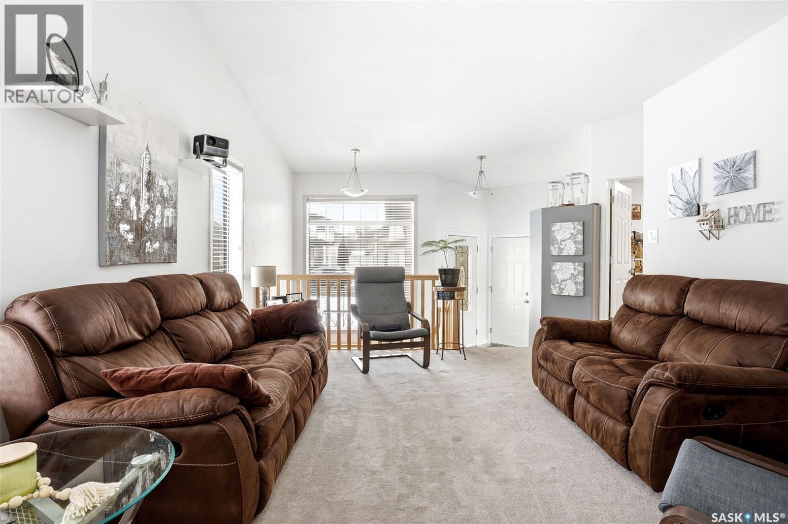2839 Sunninghill Crescent, Regina, SK - Indoor Photo Showing Living Room