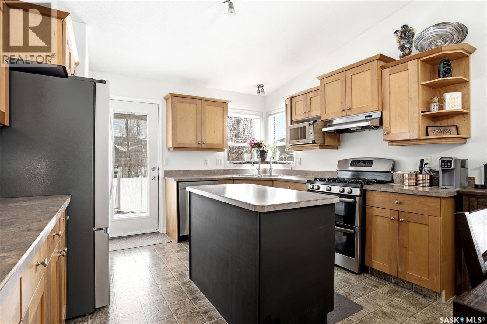 2839 Sunninghill Crescent, Regina, SK - Indoor Photo Showing Kitchen