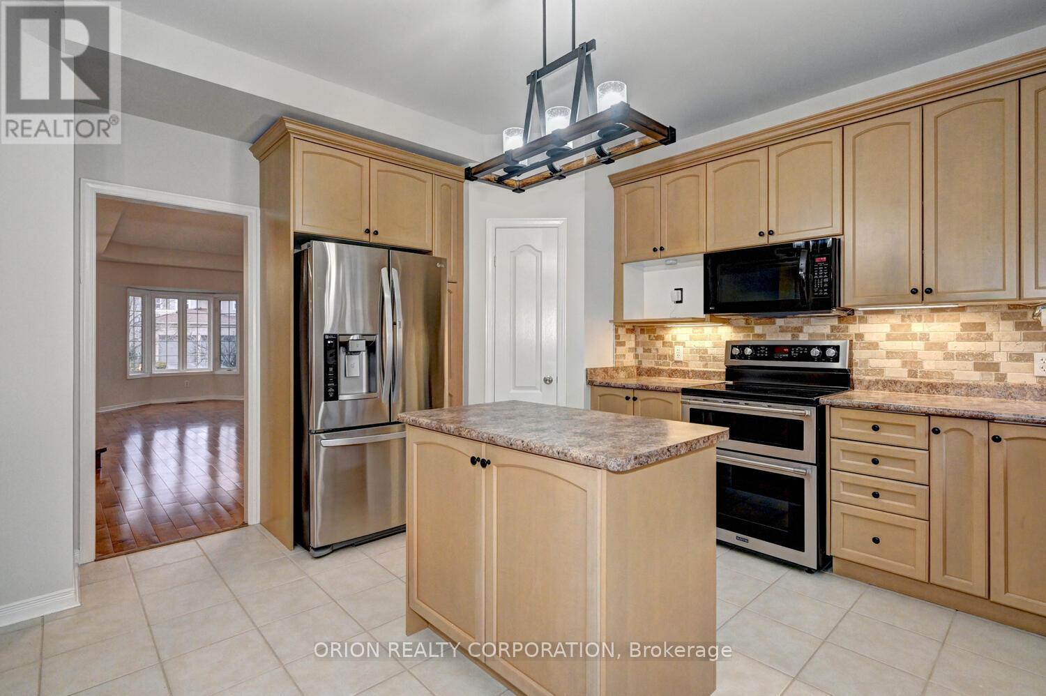 48 Apple Ridge Drive, Kitchener, ON - Indoor Photo Showing Kitchen