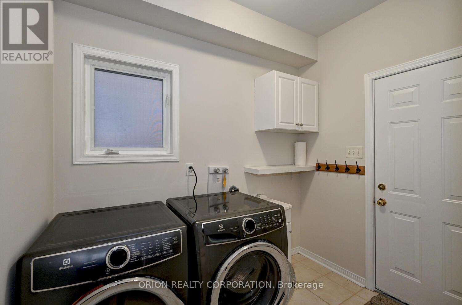 48 Apple Ridge Drive, Kitchener, ON - Indoor Photo Showing Laundry Room