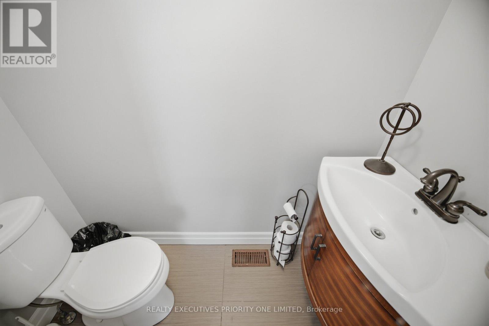 24 Archbury Circle, Caledon, ON - Indoor Photo Showing Bathroom