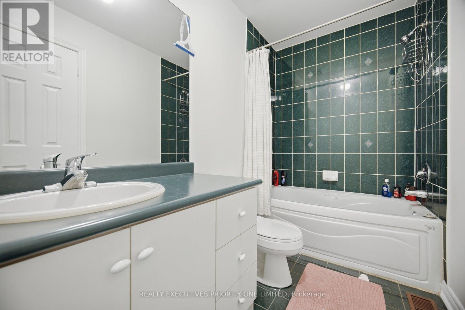 24 Archbury Circle, Caledon, ON - Indoor Photo Showing Bathroom