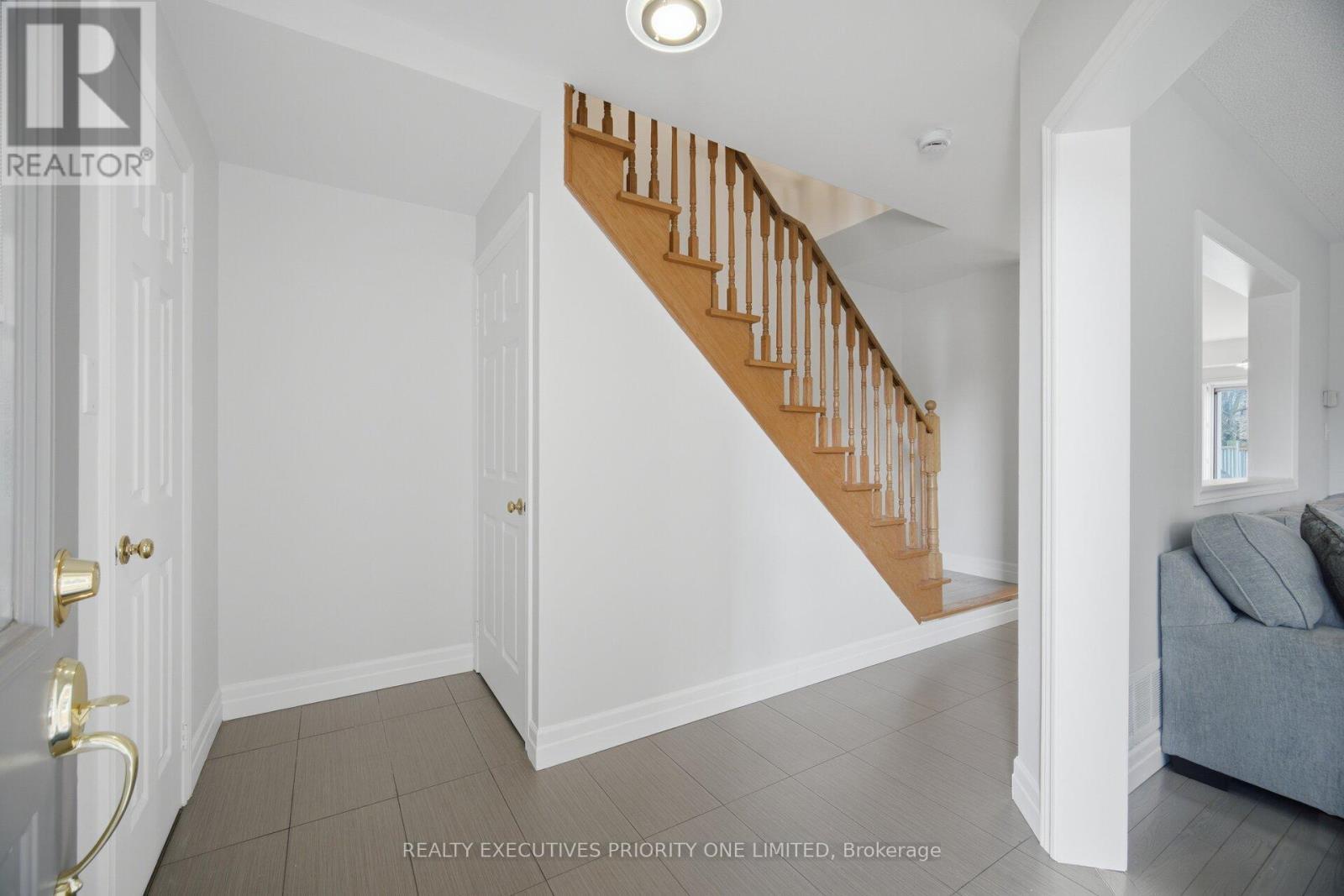 24 Archbury Circle, Caledon, ON - Indoor Photo Showing Other Room