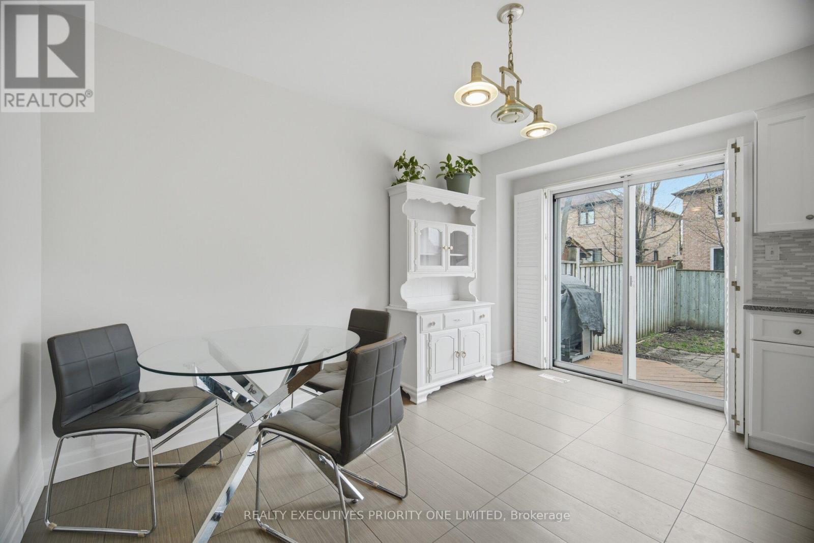 24 Archbury Circle, Caledon, ON - Indoor Photo Showing Dining Room