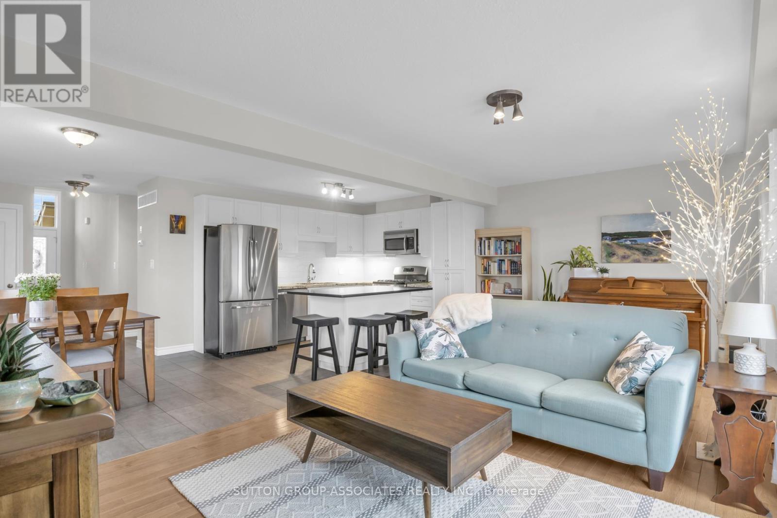166 Maple Street, Mapleton, ON - Indoor Photo Showing Living Room
