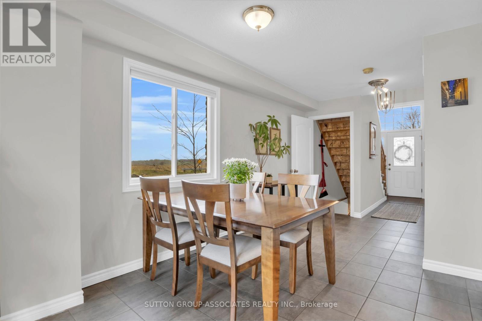 166 Maple Street, Mapleton, ON - Indoor Photo Showing Dining Room