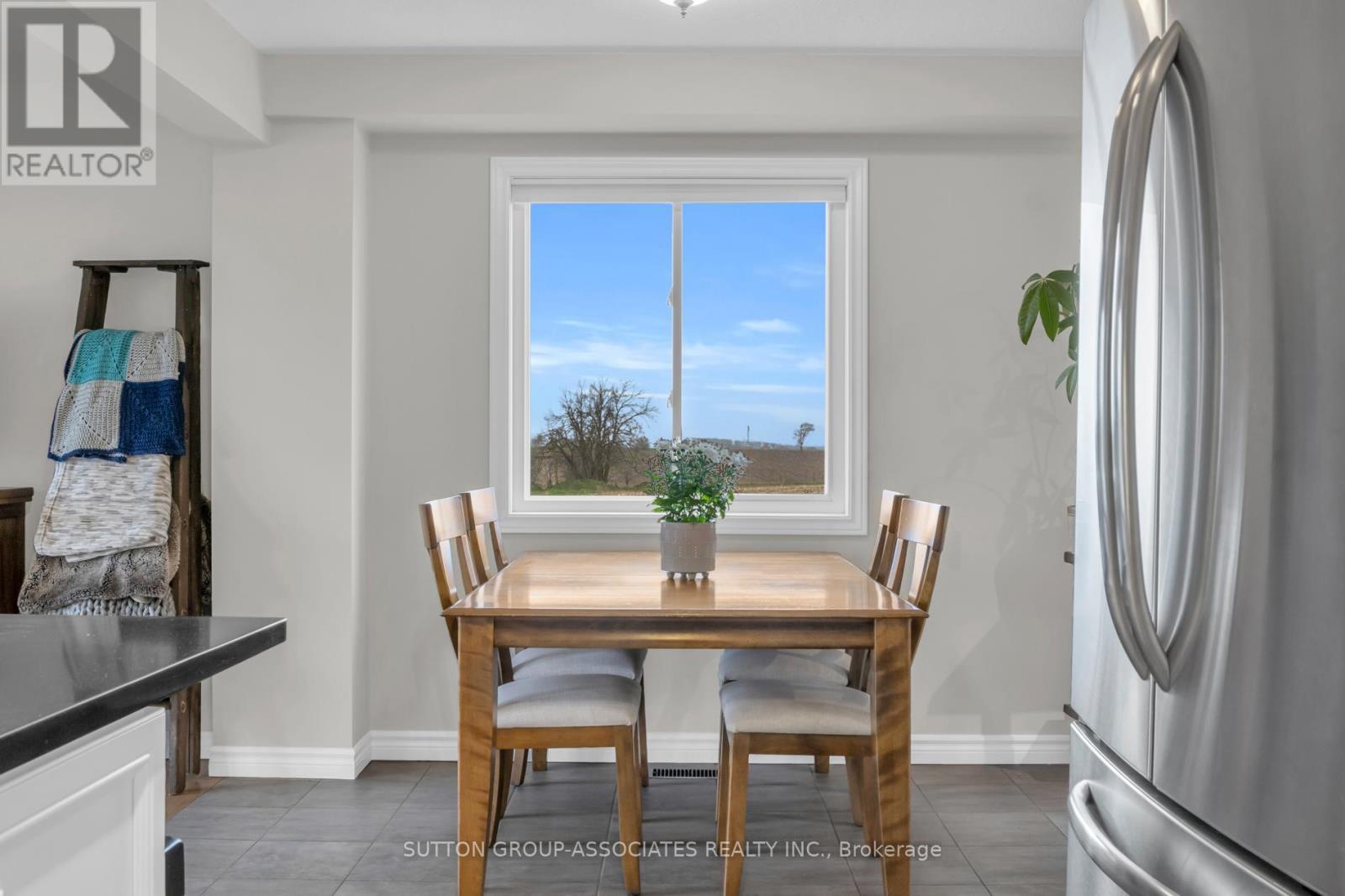 166 Maple Street, Mapleton, ON - Indoor Photo Showing Dining Room