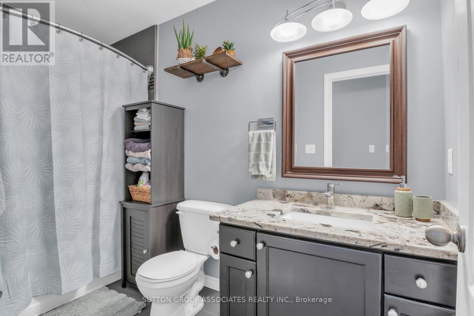 166 Maple Street, Mapleton, ON - Indoor Photo Showing Bathroom