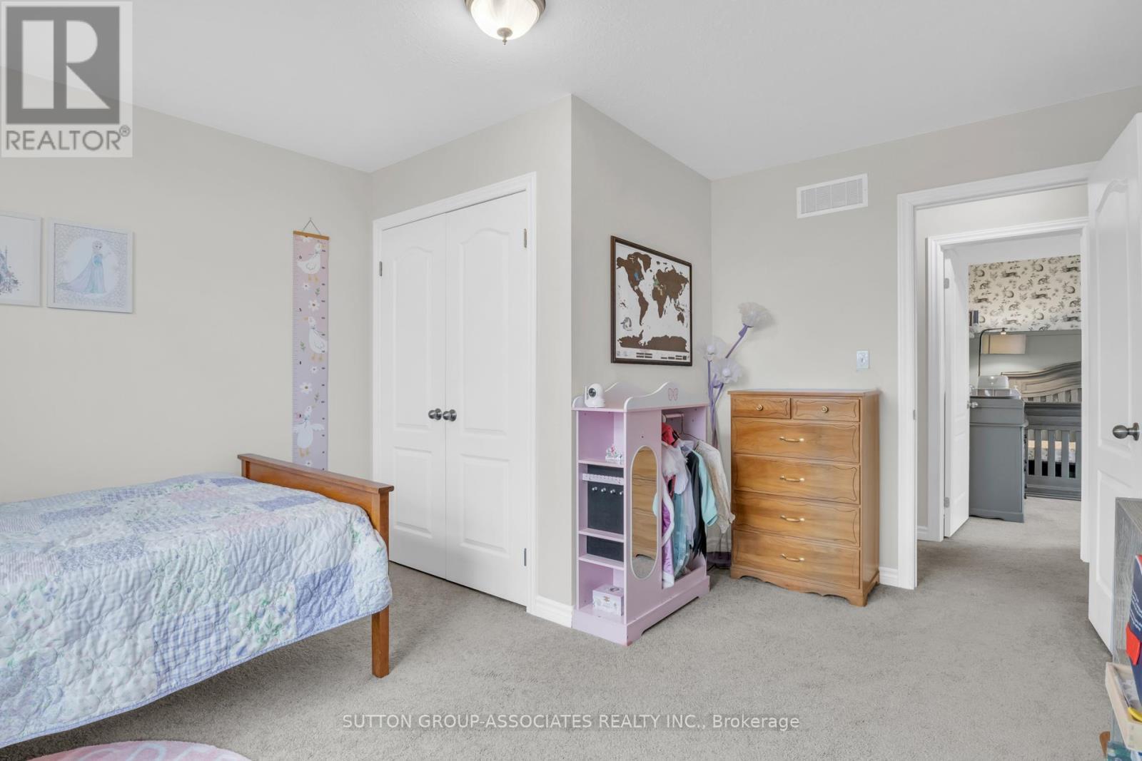 166 Maple Street, Mapleton, ON - Indoor Photo Showing Bedroom
