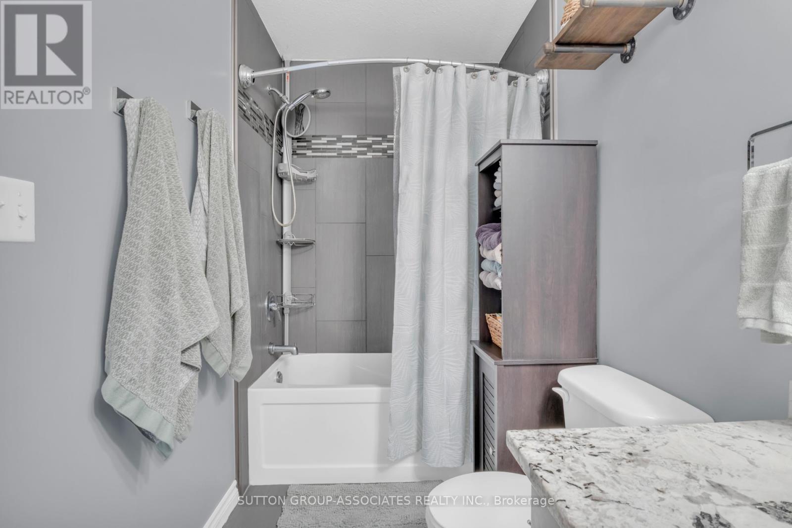 166 Maple Street, Mapleton, ON - Indoor Photo Showing Bathroom