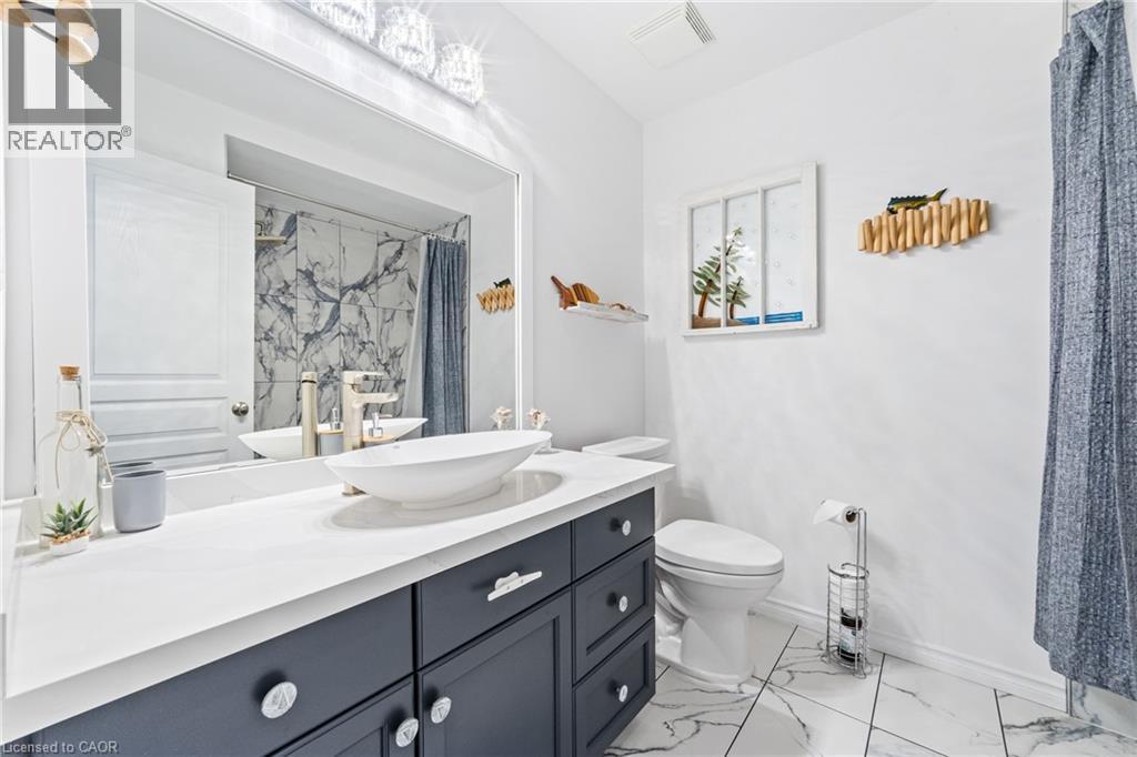 337 Beach Boulevard Unit# 3, Hamilton, ON - Indoor Photo Showing Bathroom
