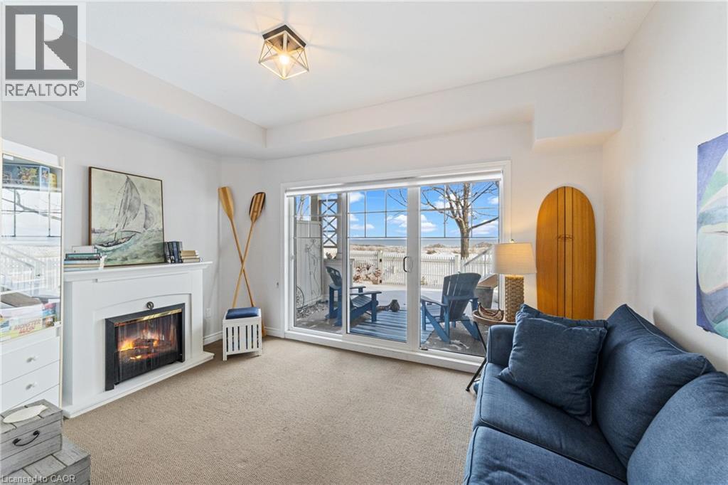337 Beach Boulevard Unit# 3, Hamilton, ON - Indoor Photo Showing Living Room With Fireplace