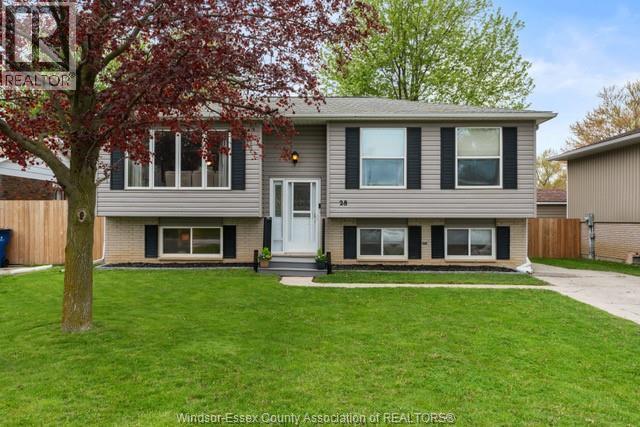 28 Vanier Drive, Tilbury, ON - Outdoor With Facade